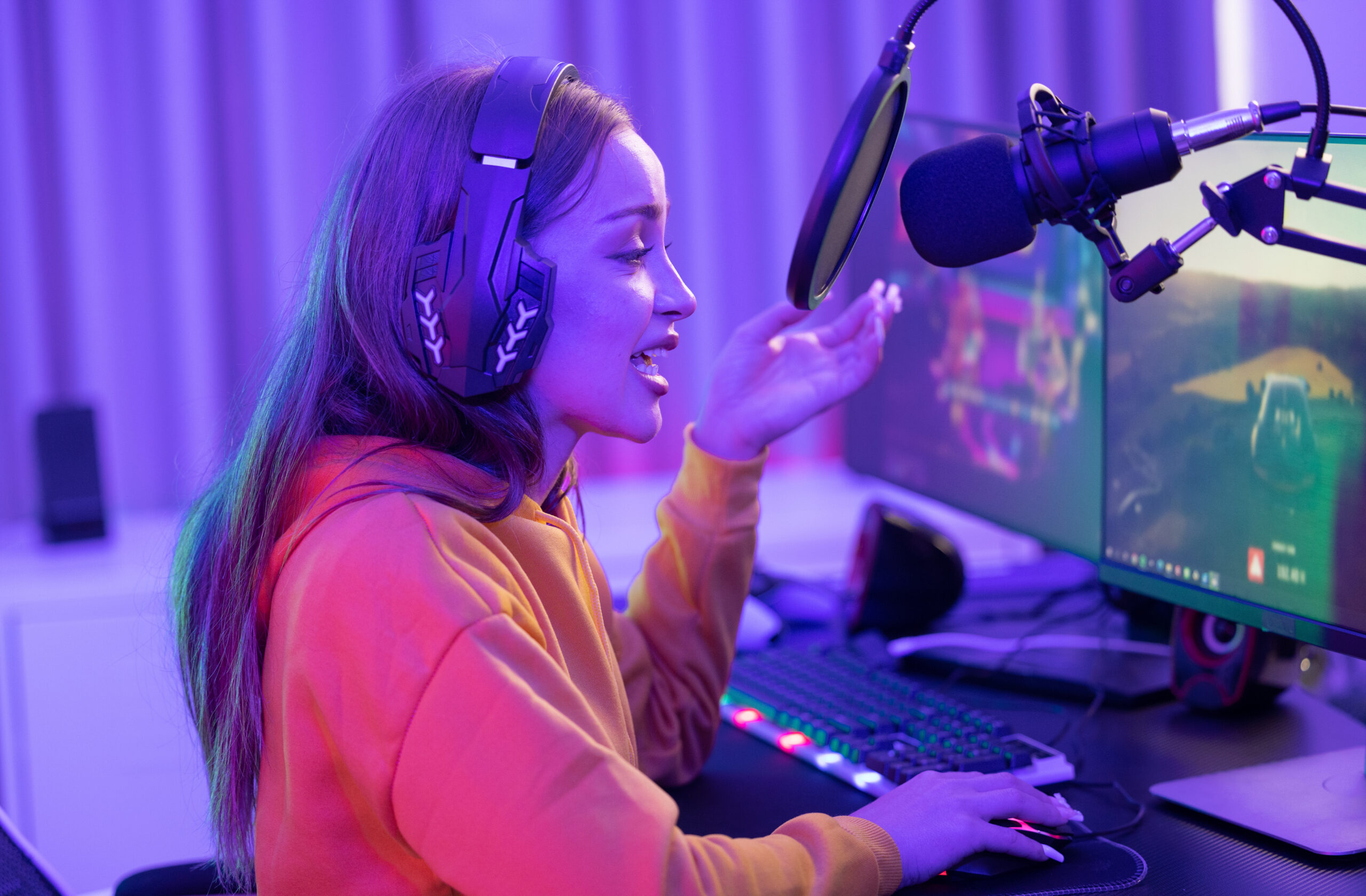 Criação de memes para streamers crescerem nas redes sociais.